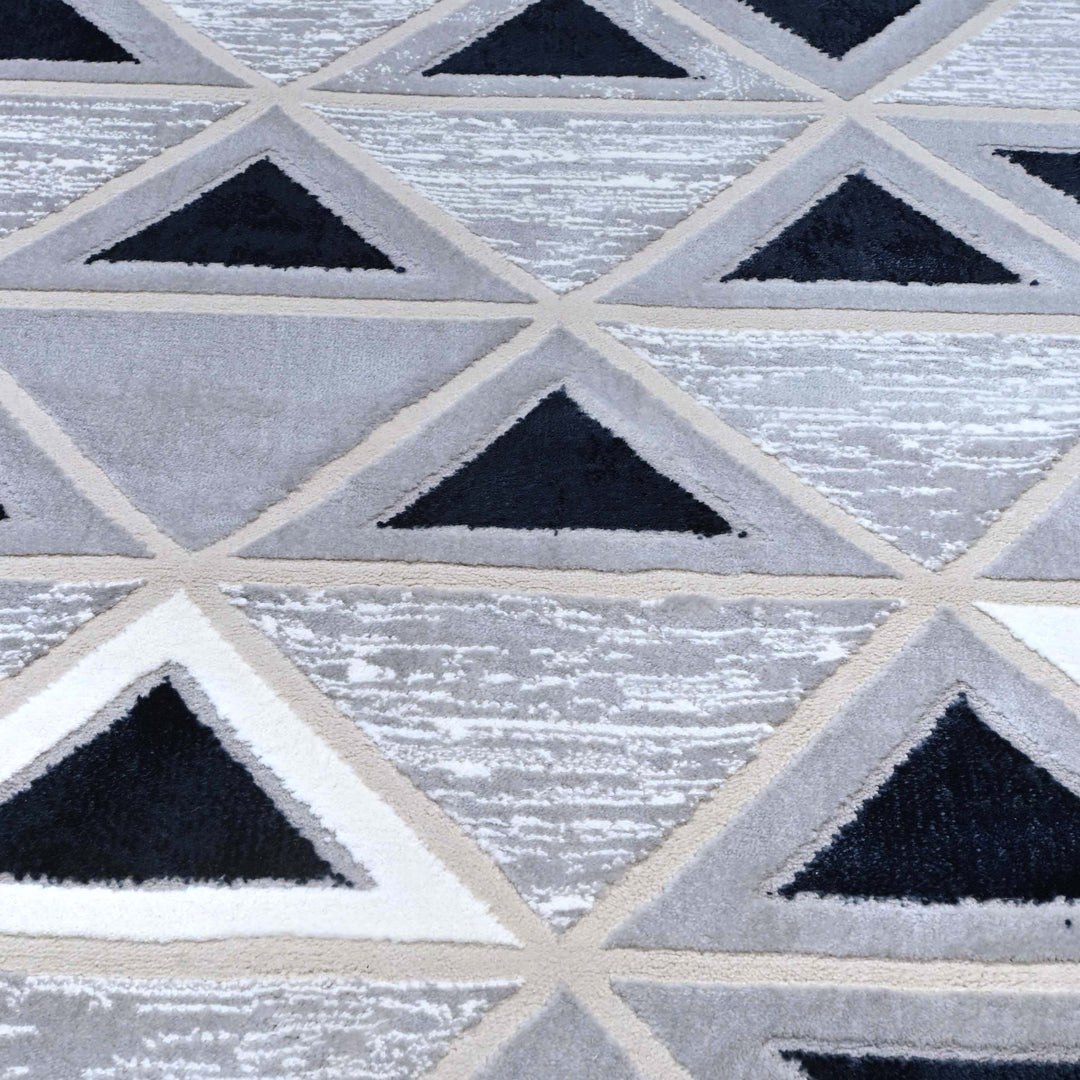 Triangle Grid Black & White Turkish Rug 5X8 FT