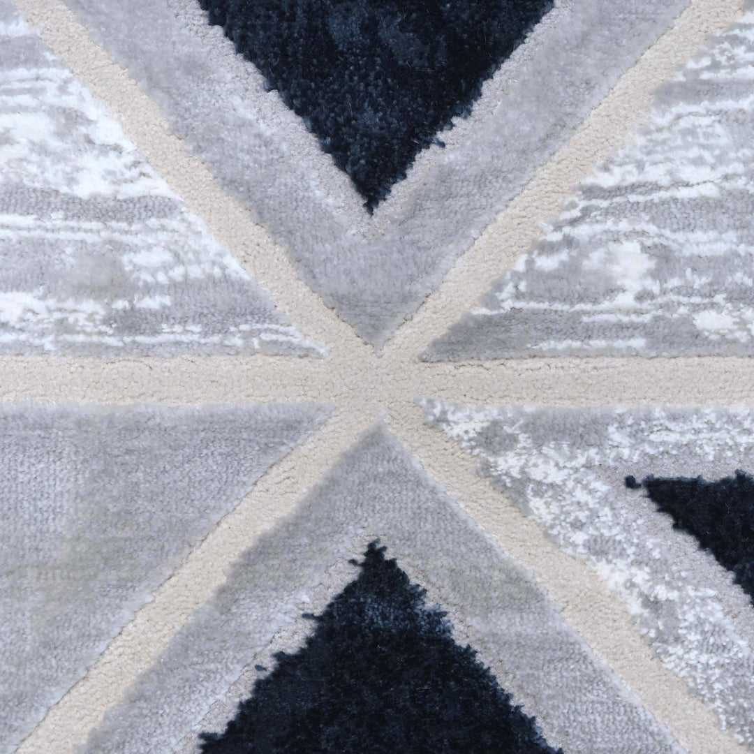 Triangle Grid Black & White Turkish Rug 5X8 FT