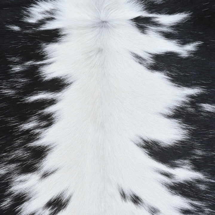 Black & White Cowhide 4.5x4.5 FT