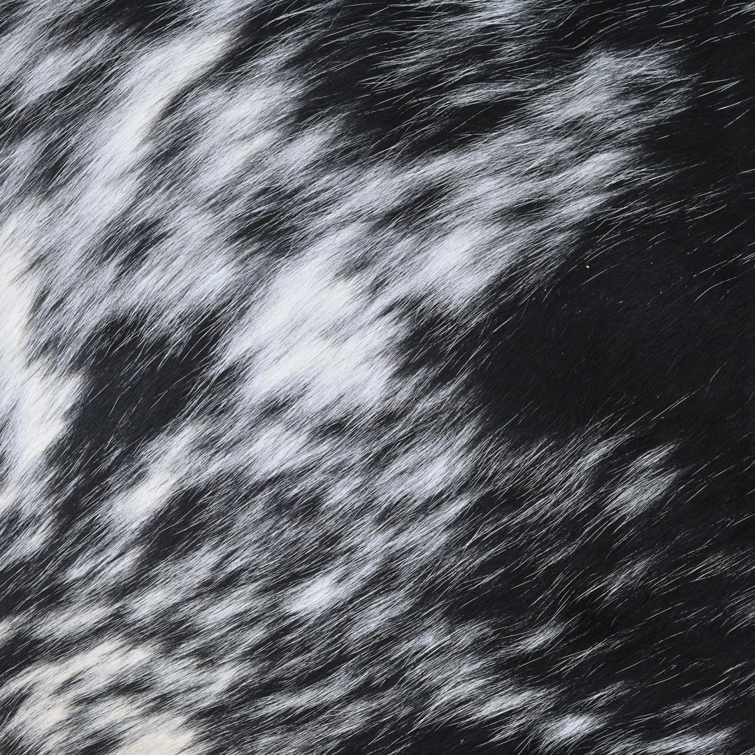 Black & White Cowhide 4.5x4.5 FT