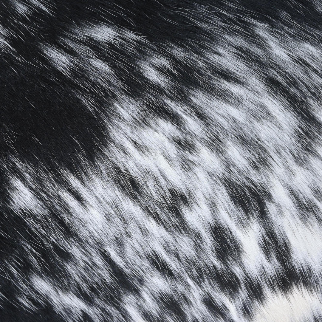 Black & White Cowhide 4.5x4.5 FT