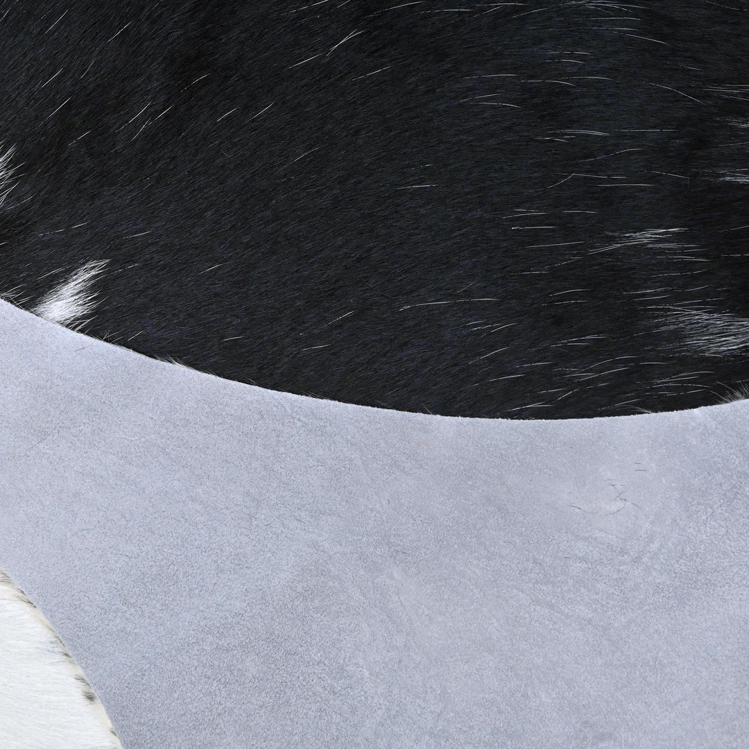Black & White Cowhide 4.5x4.5 FT