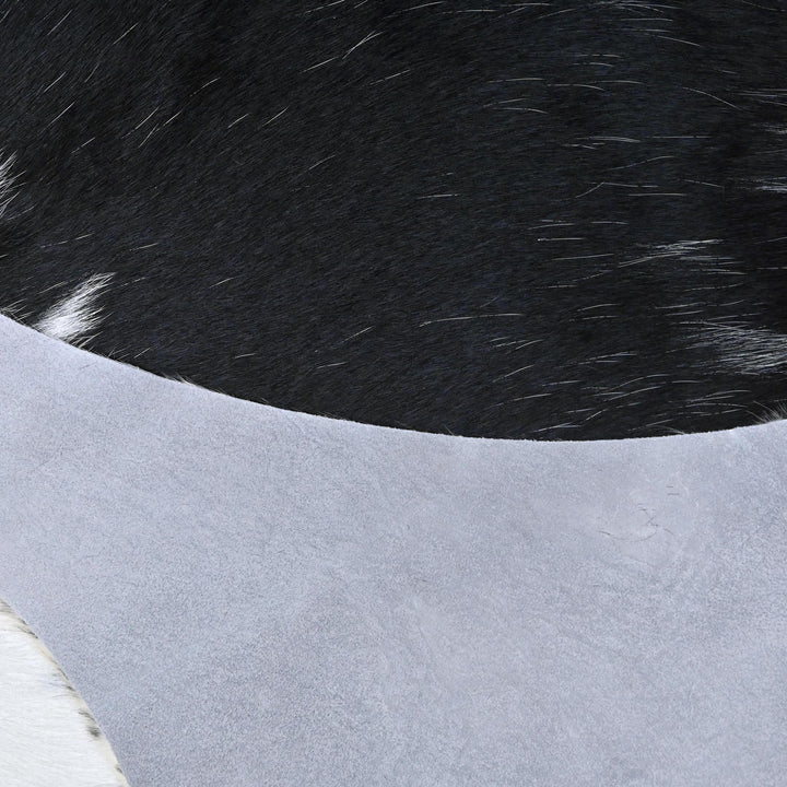 Black & White Cowhide 4.5x4.5 FT