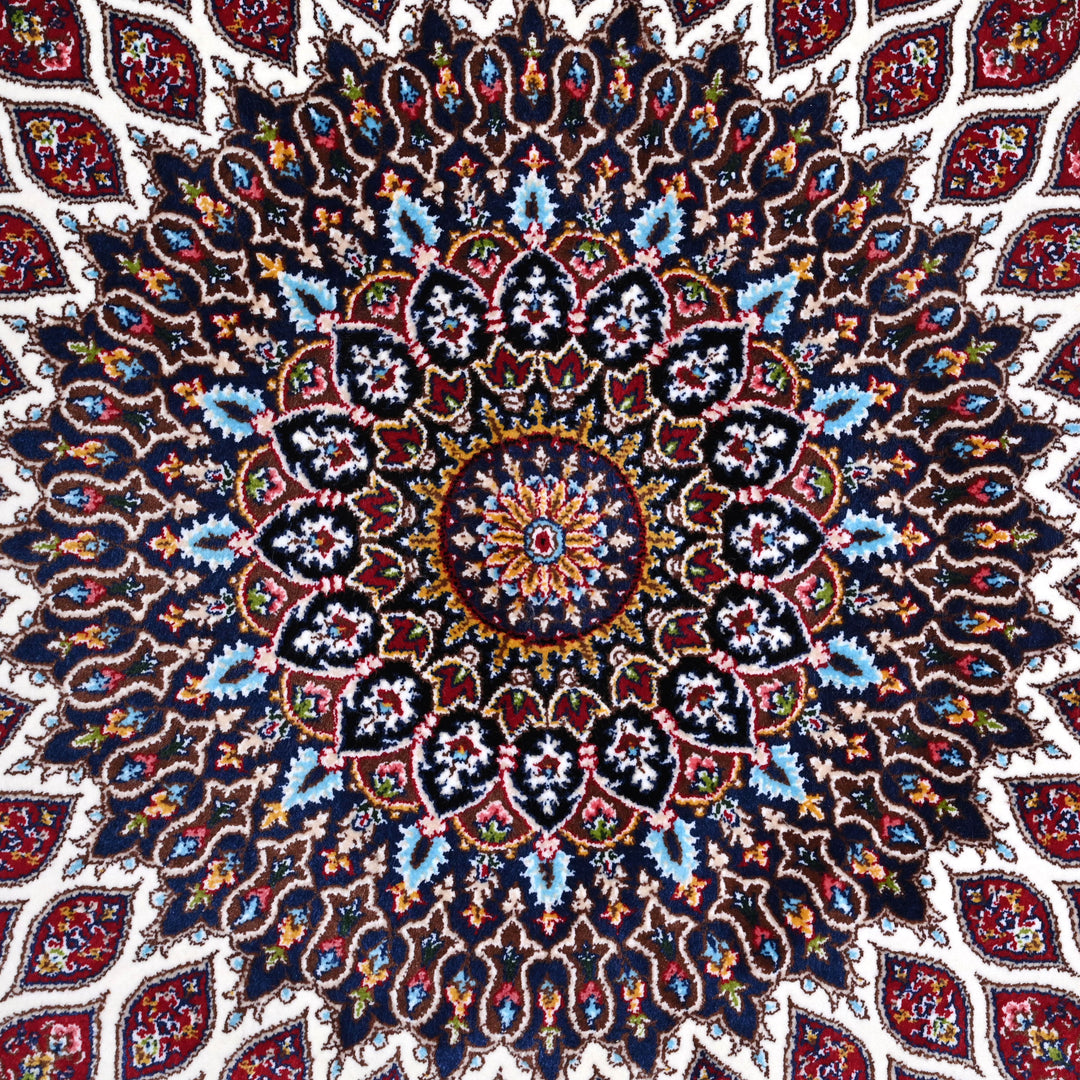 Supreme Fine Persian Silk Rug 2.5x4 Ft