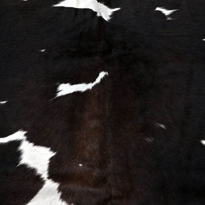 Piebald with Beige Border Cowhide 4x4.5 FT