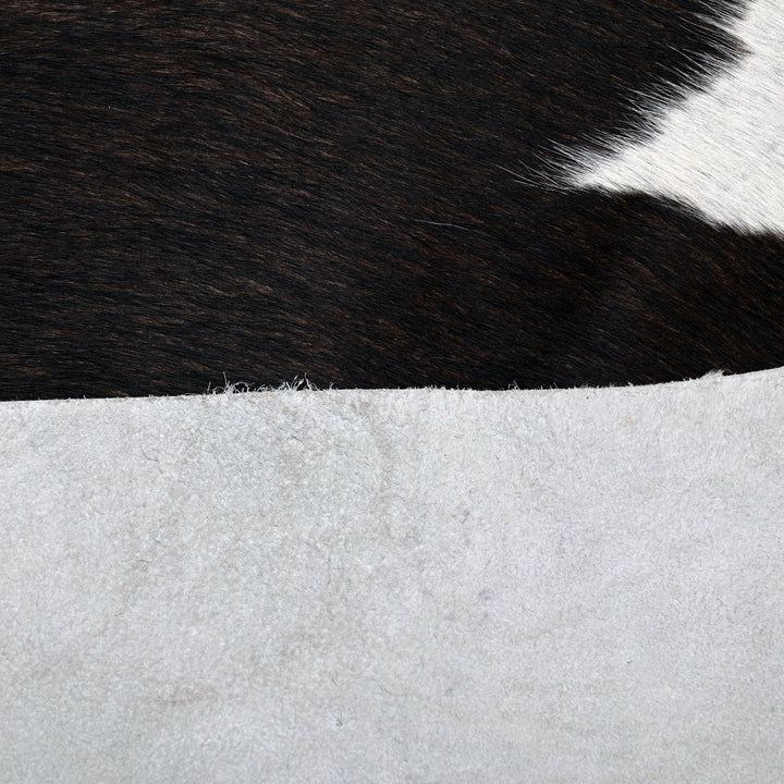 Piebald with Beige Border Cowhide 4x4.5 FT