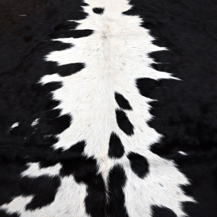 Black & White Spinal Blaze Cowhide 5.5x5.5 FT