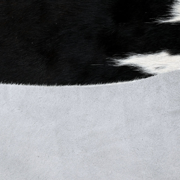 Black & White Spinal Blaze Cowhide 5.5x5.5 FT
