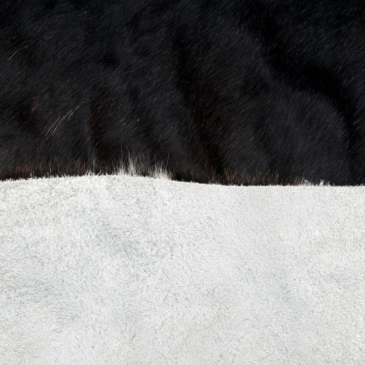 Deep Toned Speckle Accents Cowhide 6.5x6.5 FT