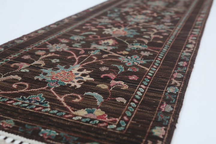 Khurjin Grey Runner 1321 Close-up 1