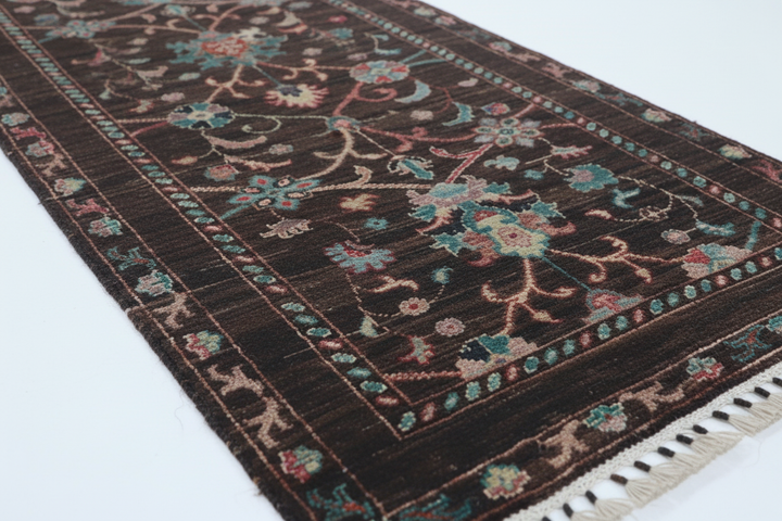 Khurjin Grey Runner 1321 Close-up 3