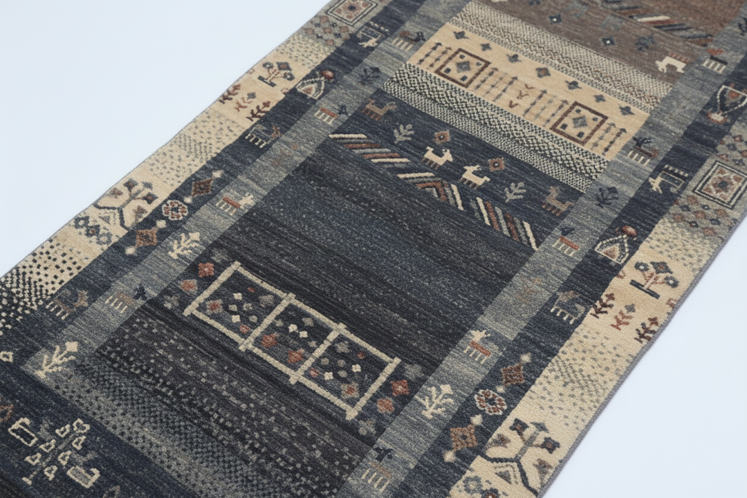 Khurjin Grey Runner 1674 Close-up 1