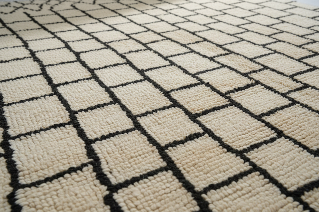 Off White Moroccan Handmade Rug 9006 Close-up 1