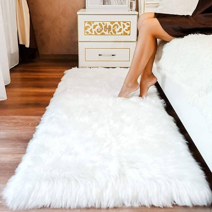 White Fur Runner 2x6 ft