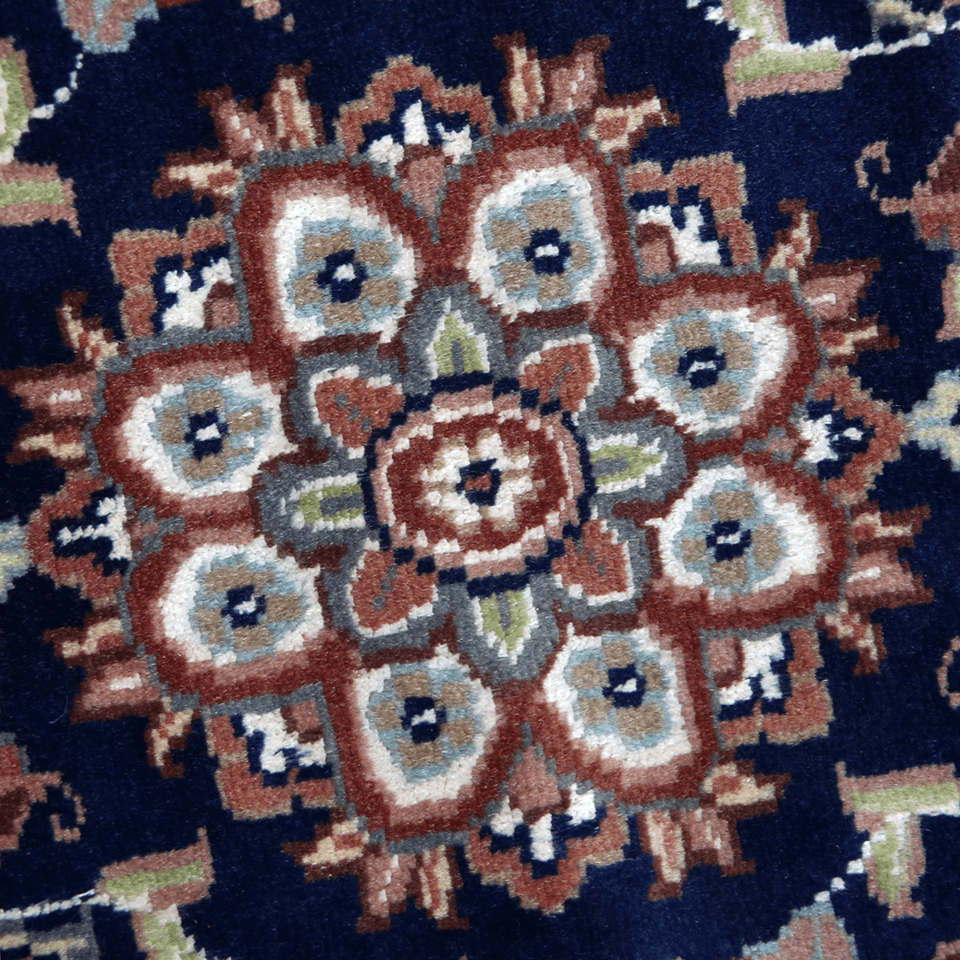 Handknotted Silk Rug 2.5x4 Ft