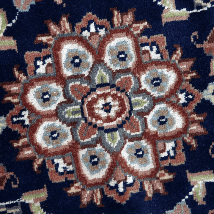 Handknotted Silk Rug 2.5x4 Ft