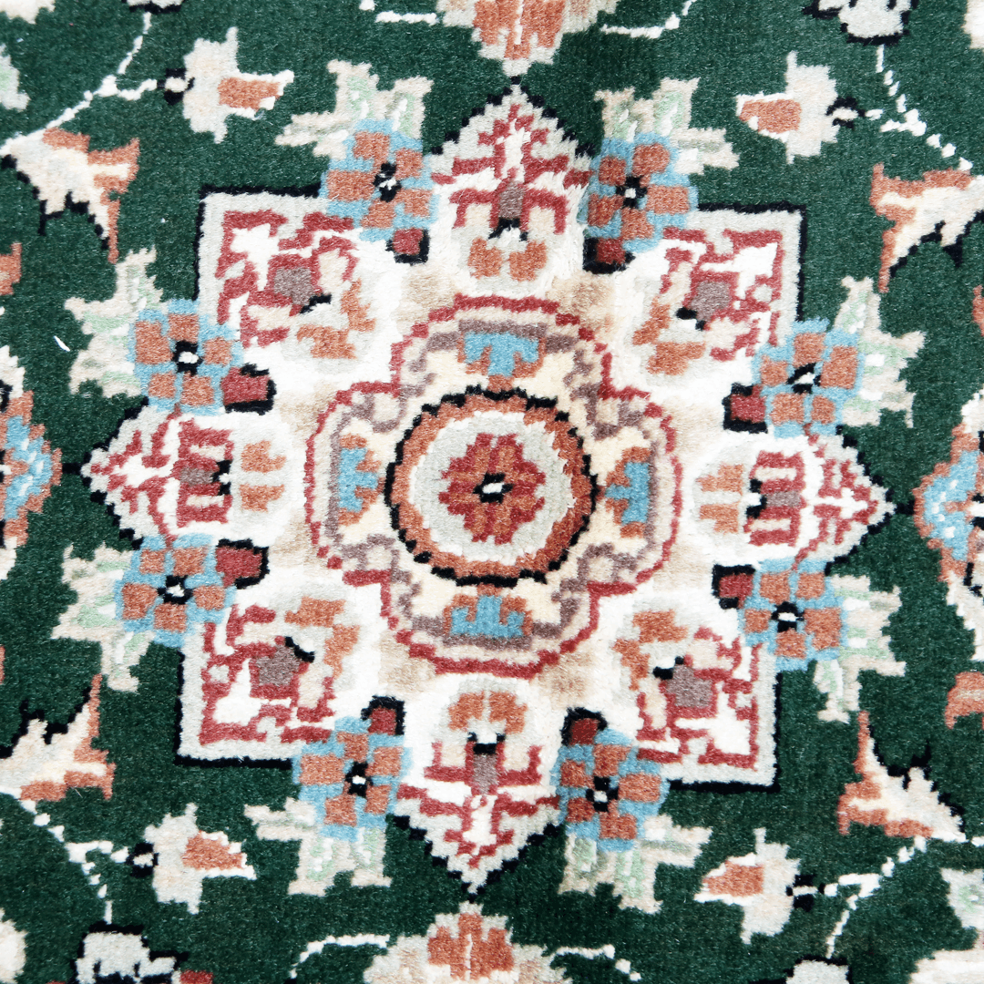 Handknotted Silk Rug 2.5x4 Ft