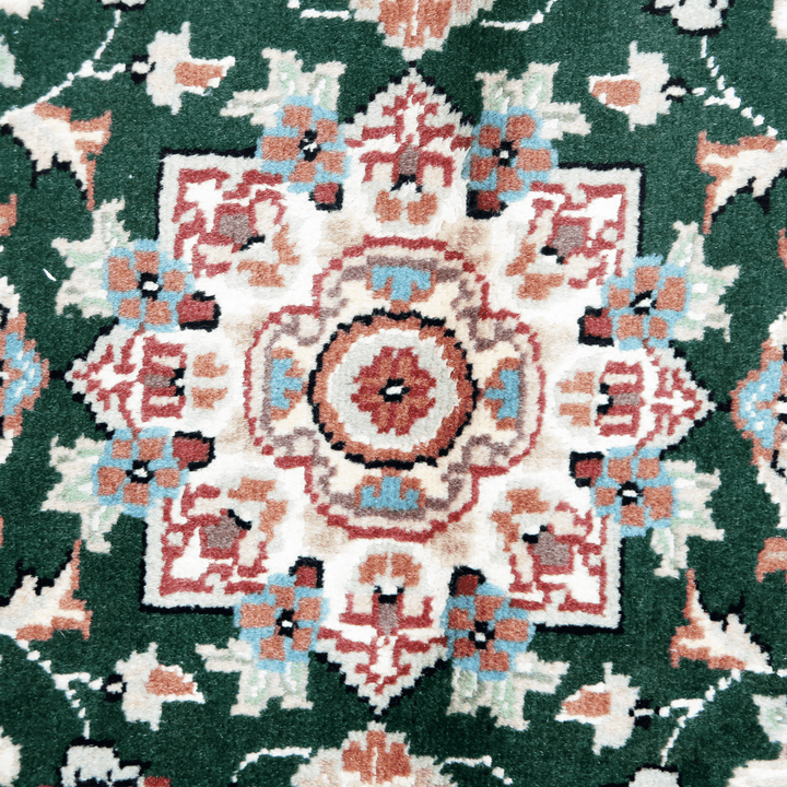 Handknotted Silk Rug 2.5x4 Ft