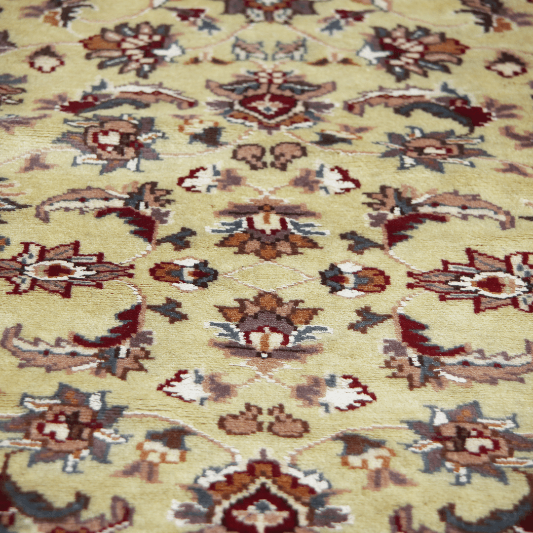 Handknotted Silk Rug 2.5x4 Ft