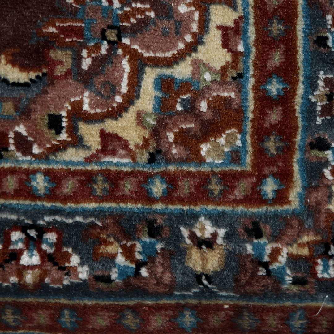 Handknotted Silk Rug 2.5x4 Ft