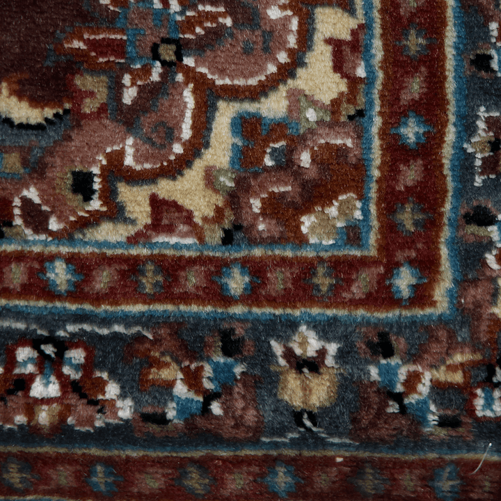 Handknotted Silk Rug 2.5x4 Ft