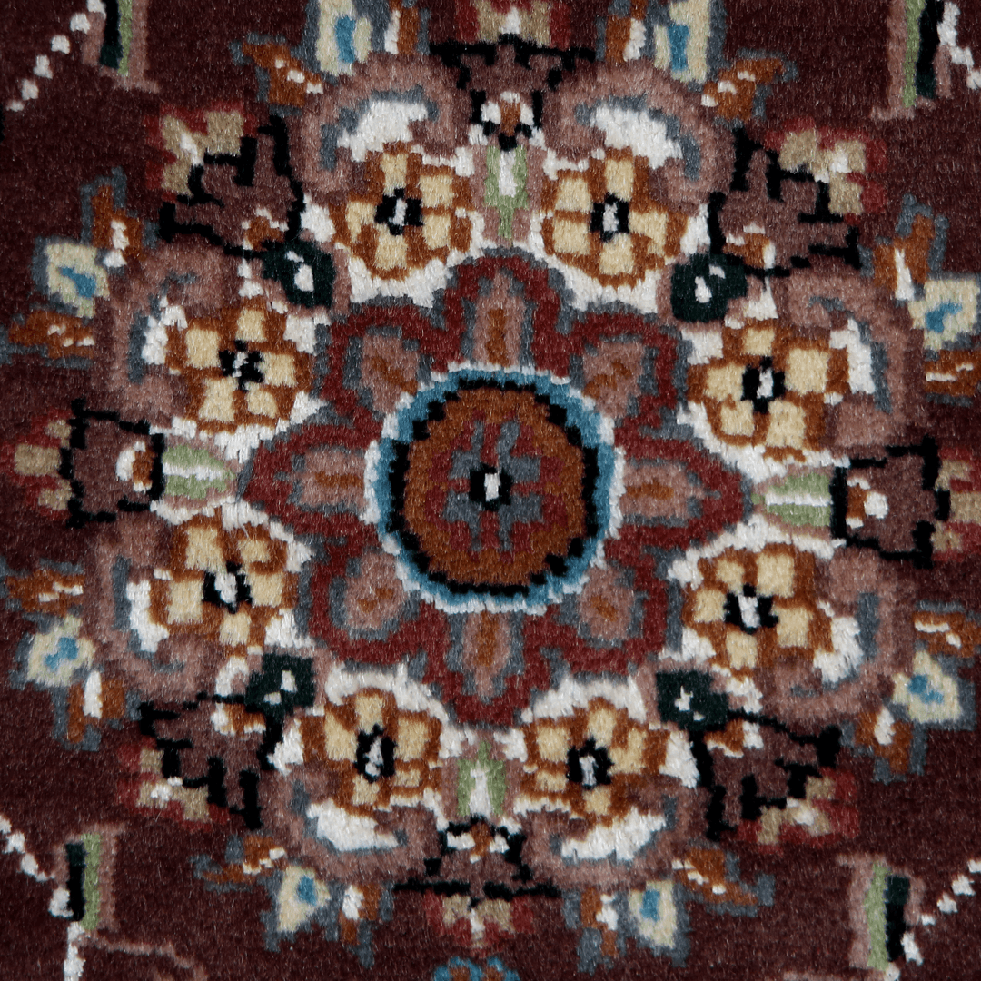 Handknotted Silk Rug 2.5x4 Ft