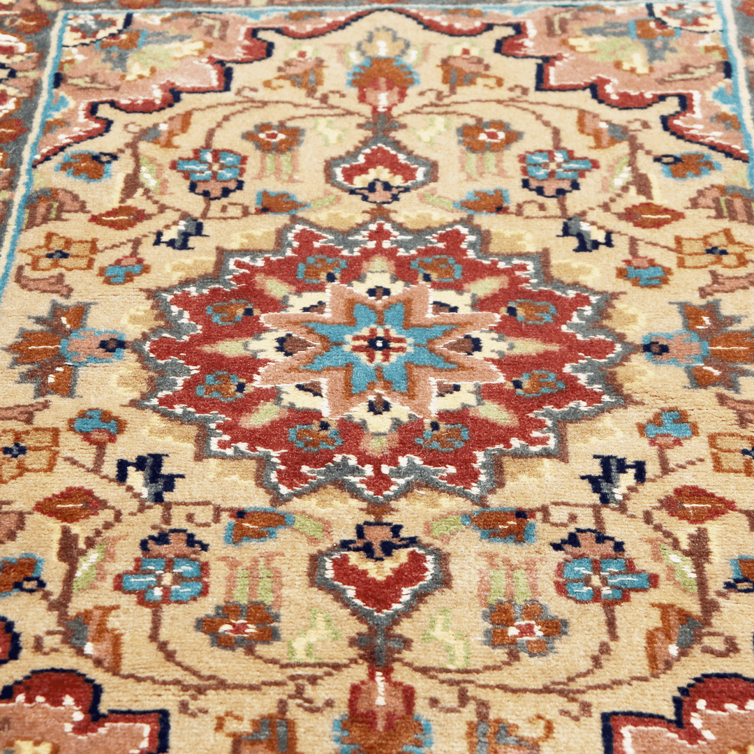 Hanknotted Silk Rug 2x3 Ft